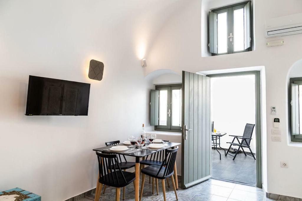 Astrea Suites Feggaropetra Cave House Φηρά Εξωτερικό φωτογραφία