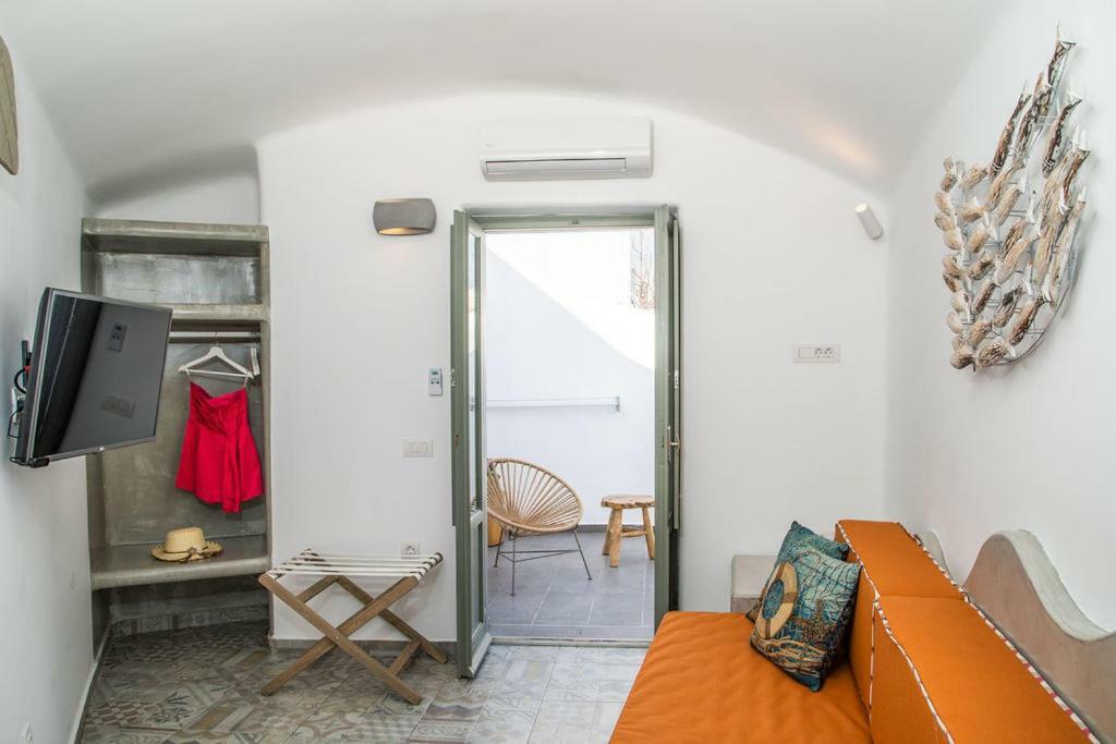 Astrea Suites Feggaropetra Cave House Φηρά Εξωτερικό φωτογραφία