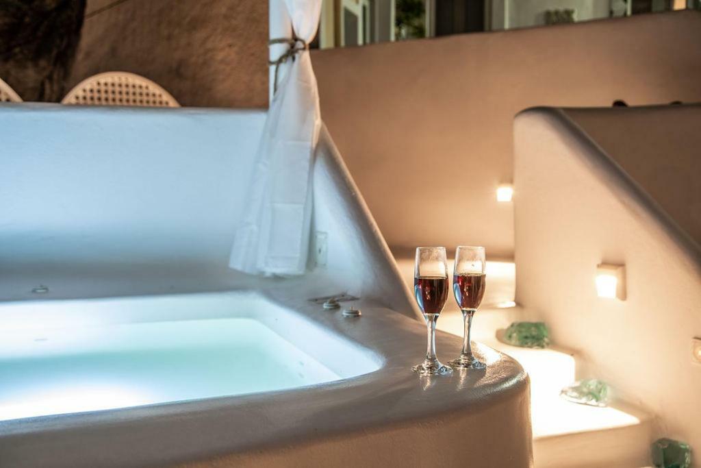 Astrea Suites Feggaropetra Cave House Φηρά Εξωτερικό φωτογραφία